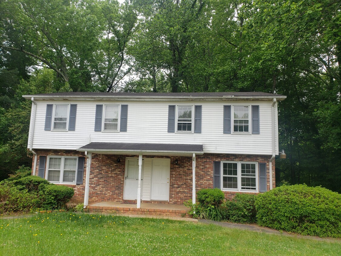 Primary Photo - 5521 Old Buncombe Rd