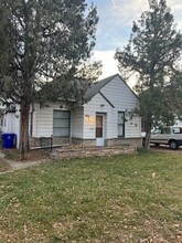 Building Photo - 468 W 5th St