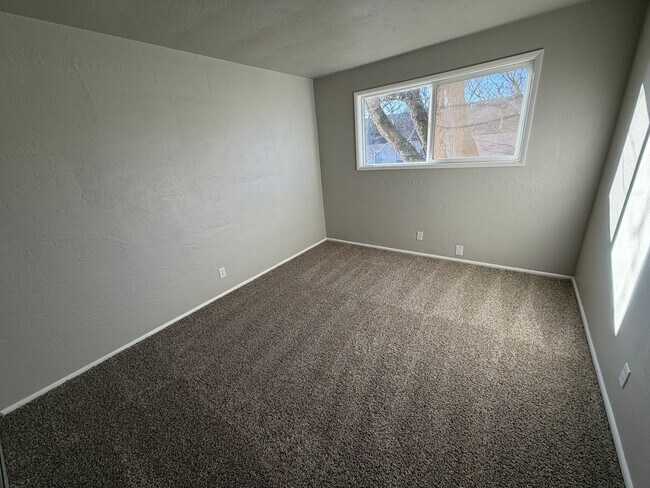 Foto del edificio - (PKW #5) 2 Bedroom/1Bath