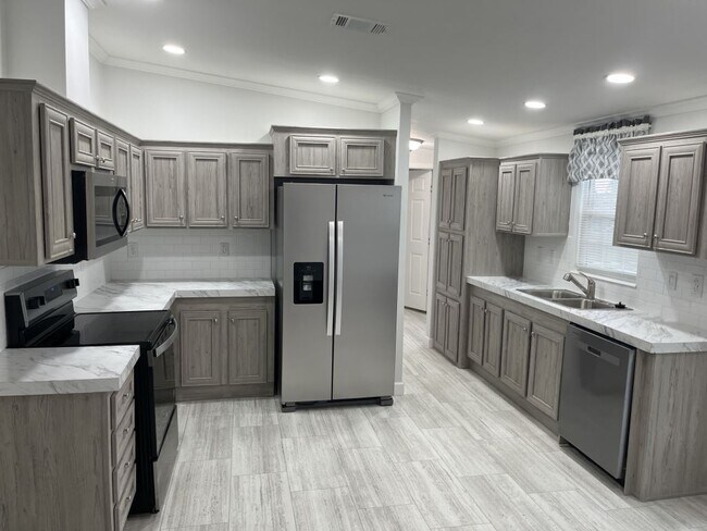 Building Photo - 156 Bauer Dr