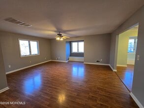 Building Photo - 274 Easy St