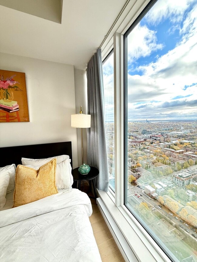Building Photo - 1288 Rue Saint-Antoine O