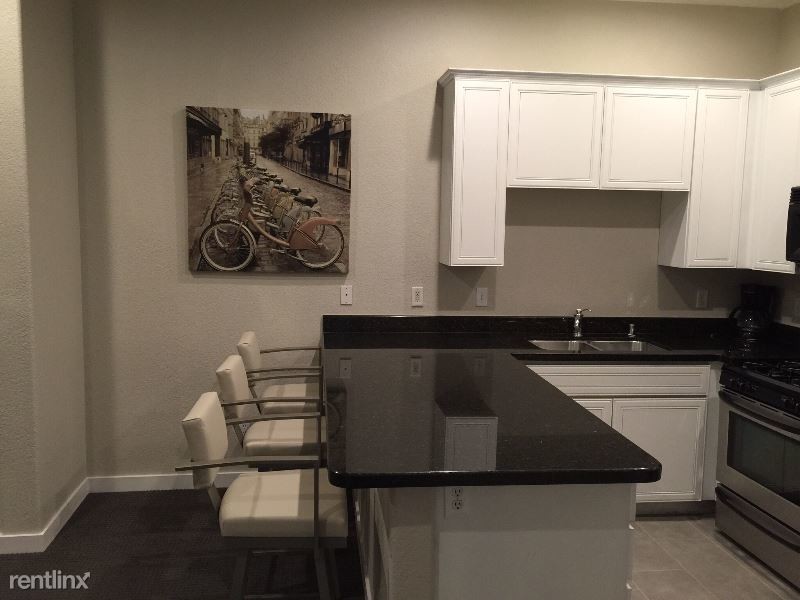 Foto principal - 50630 Santa Rosa Plaza