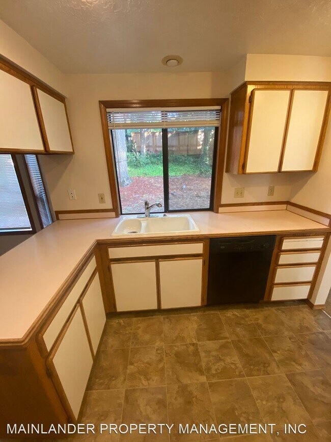 Building Photo - 3 br, 2.5 bath House - 10693 SW KENT ST