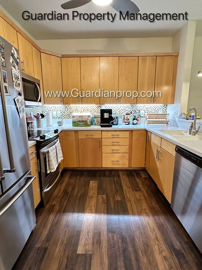 Building Photo - St Louis Park Condo, Ground Level Walk Out...
