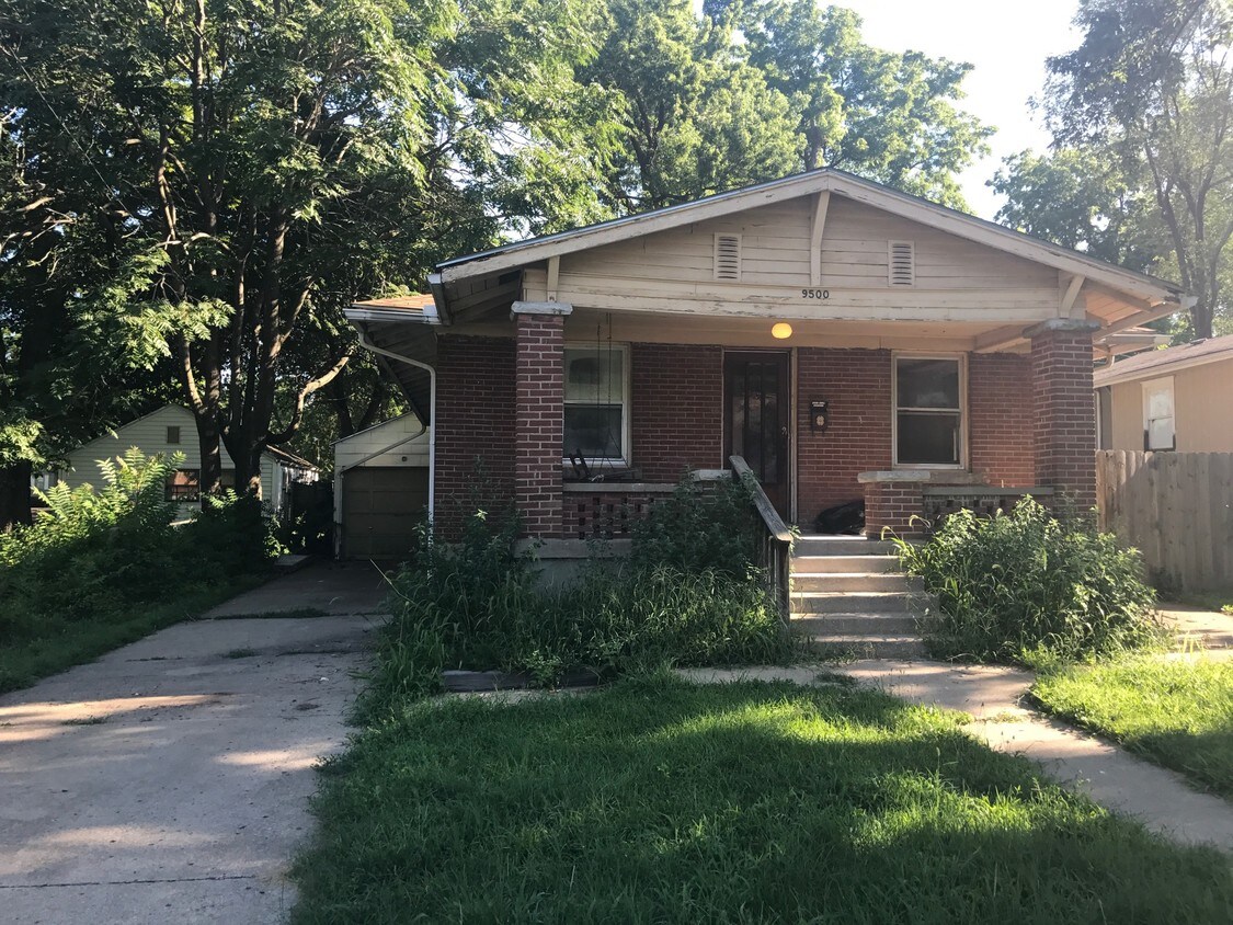 Primary Photo - 9500 E 15th St S