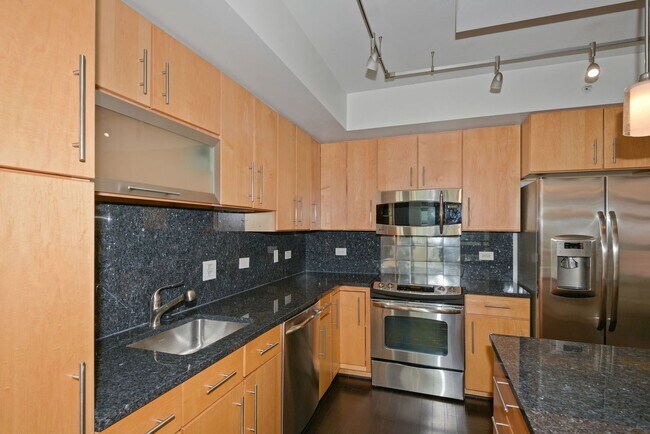 Foto del edificio - Over 800sq/ft One Bedroom at The Velocity!  AVAILABLE NOW!