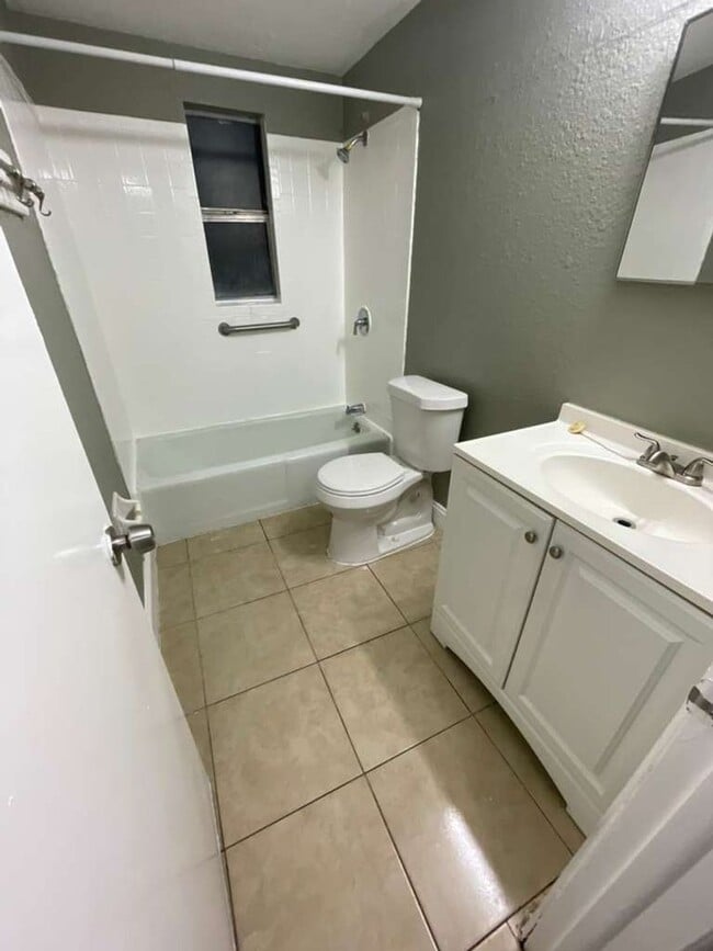 Photo - Palm River 2/1 Duplex- Move-In Ready! Apply FOR FREE today! Apartment