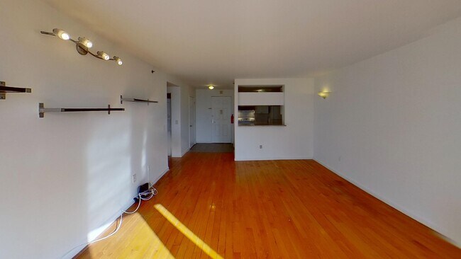 Building Photo - 20 2nd St