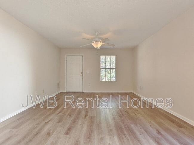 Building Photo - 237 Metz St