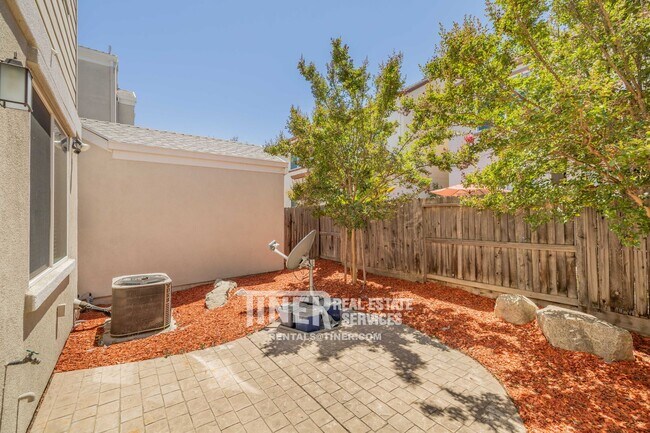 Building Photo - 2449 Erickson St