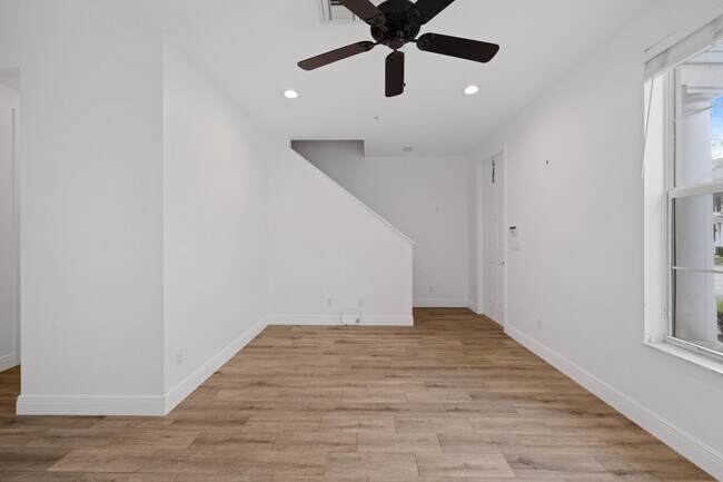 Foto del edificio - 4305 Parkside Dr