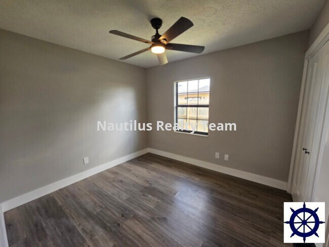 Building Photo - 2500 J