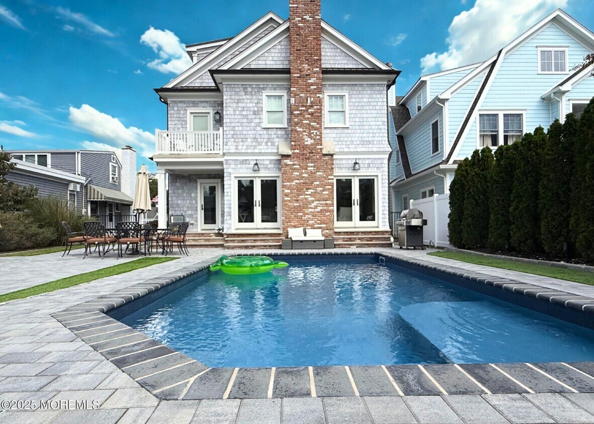 Foto principal - 608 Chicago Blvd