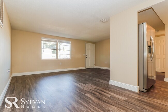 Building Photo - Spacious 2BR 1BA Hudson home now leasing!