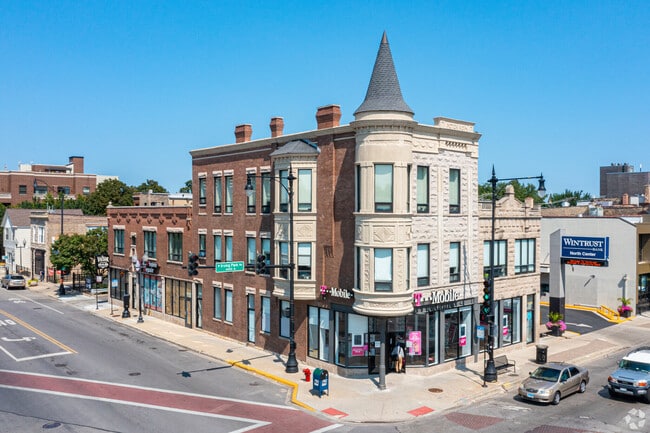 Building Photo - 4003 N Damen Ave