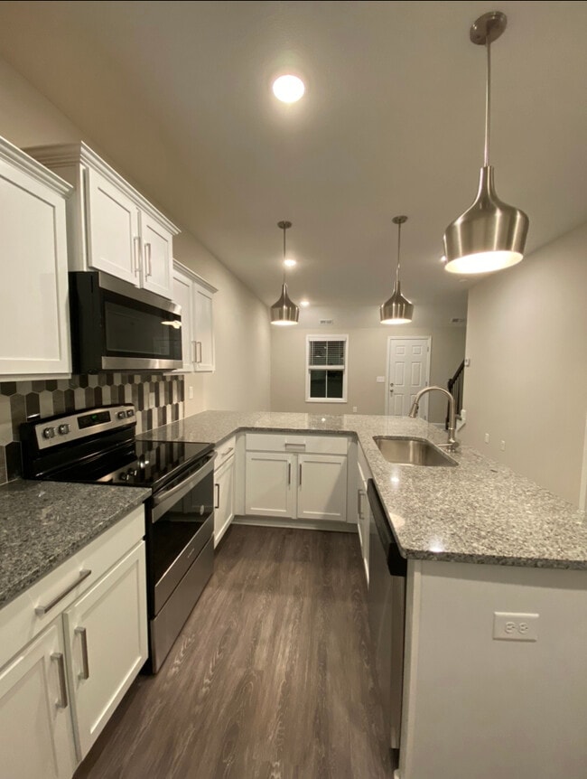 Building Photo - 1040 Glenkirk Dr