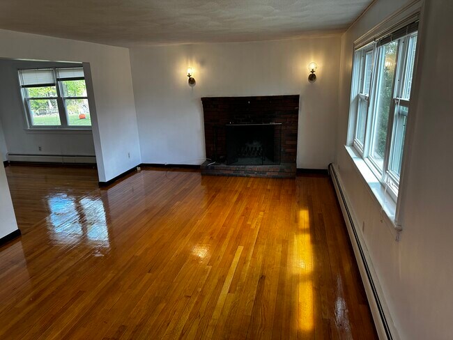 Building Photo - 1193 Boylston St