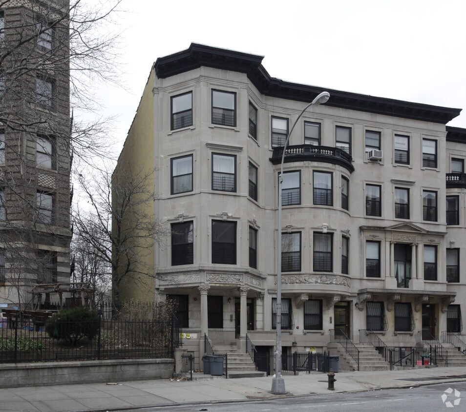 Primary Photo - 869 Saint Nicholas Ave