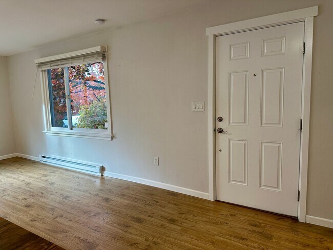 Foto del edificio - 2 Bed/2 Bath Work From Home Dream