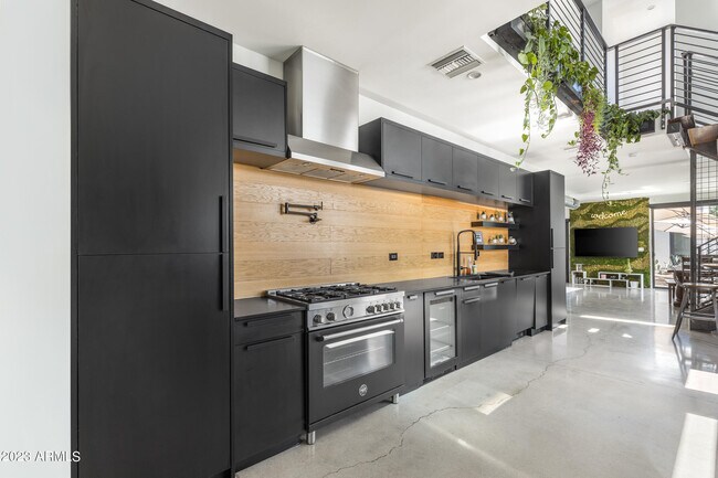 Building Photo - 2537 N 28th Pl
