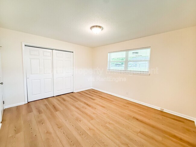 Foto del edificio - 7490 Austin Dr