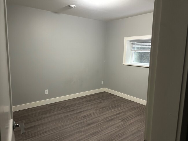 Building Photo - 1364 23rd St W