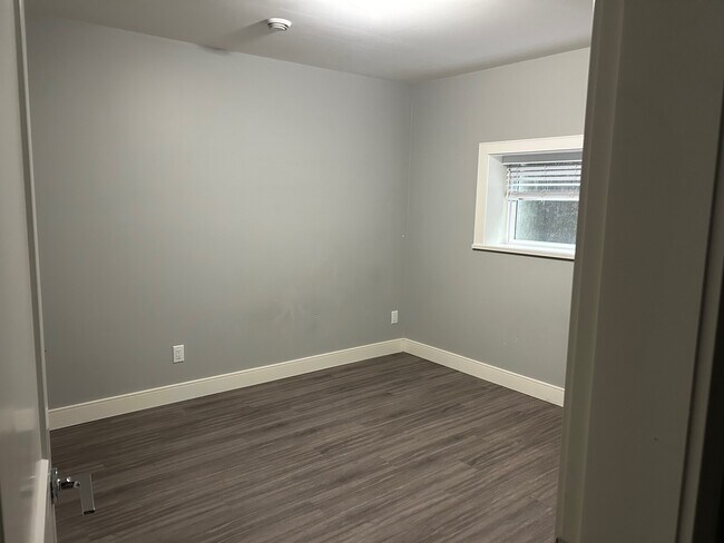 Photo du bâtiment - 1364 23rd St W