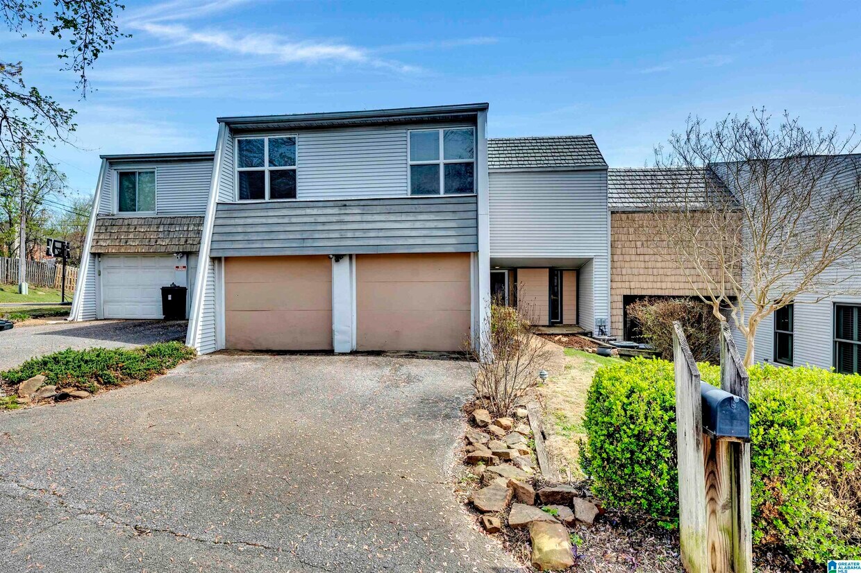 Primary Photo - 18 Berrywood Dr