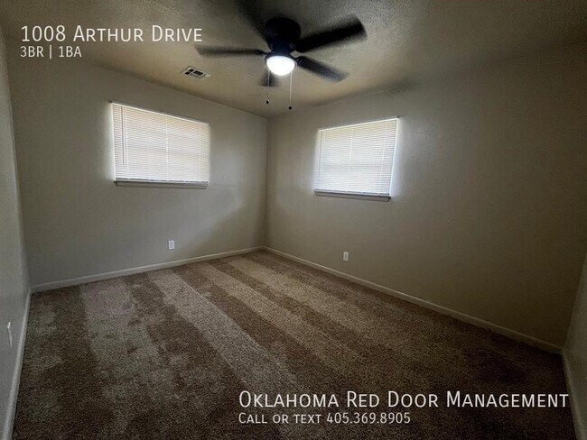 Building Photo - 1008 Arthur Dr