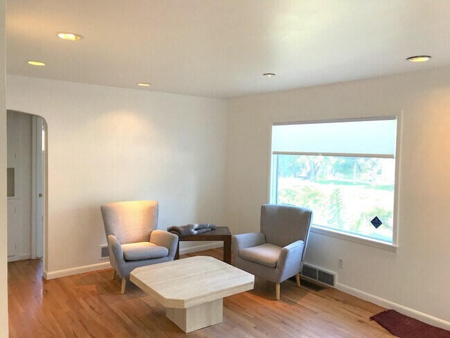 Foto del edificio - 653 N Raleigh St