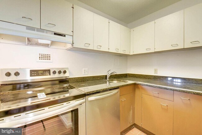 Foto del edificio - 1800 R St NW