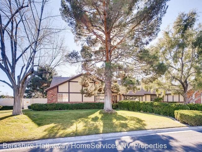 Building Photo - 4 br, 3.5 bath House - 5751 S Pearl St