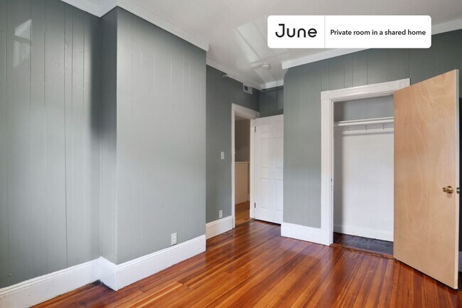 Building Photo - Room in Shared 7 bed/2 bath home in Allston