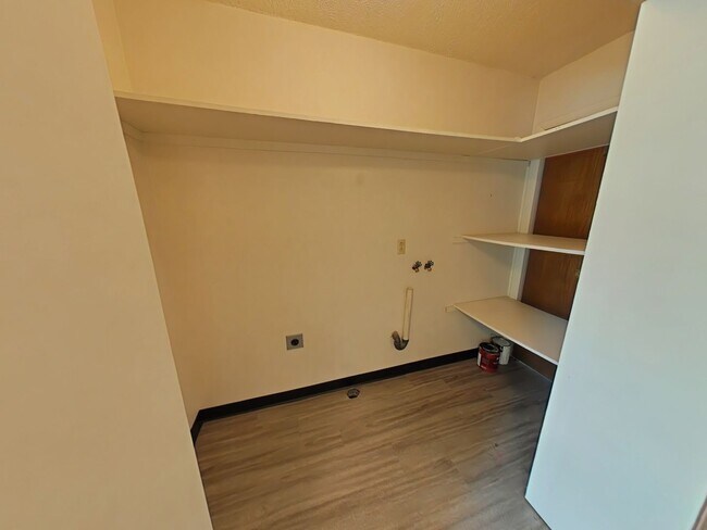 Foto del edificio - Spacious and charming conveniently located...