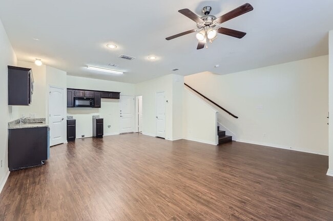 Building Photo - 1320 Lakecrest Ln