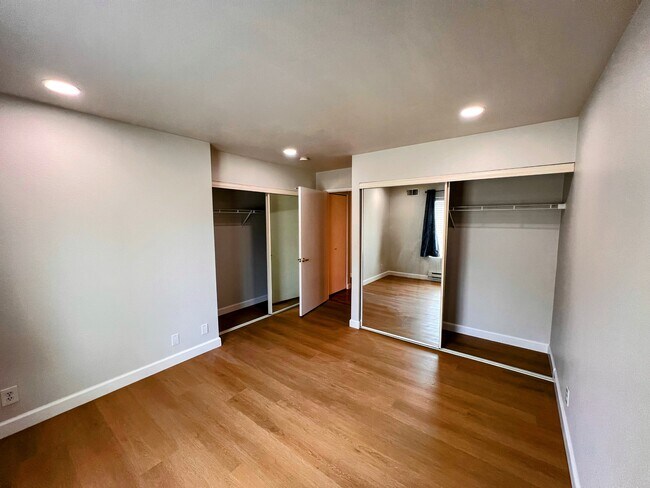 Building Photo - 608 Maestro Ct