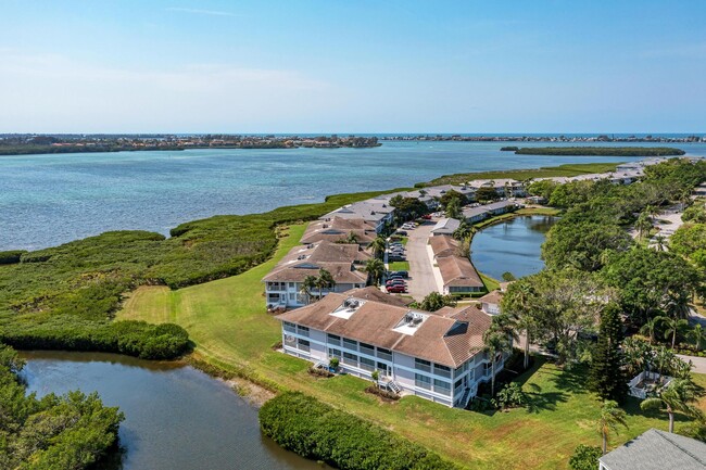 Building Photo - 1125 Edgewater Cir