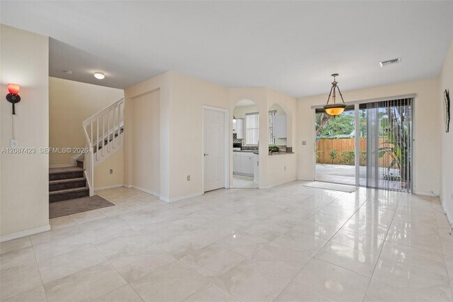 Building Photo - 645 E Mowry Ct