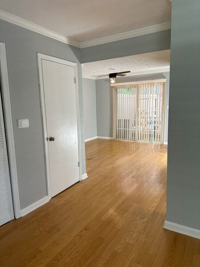Building Photo - 3200-3207 7 Pines Ct