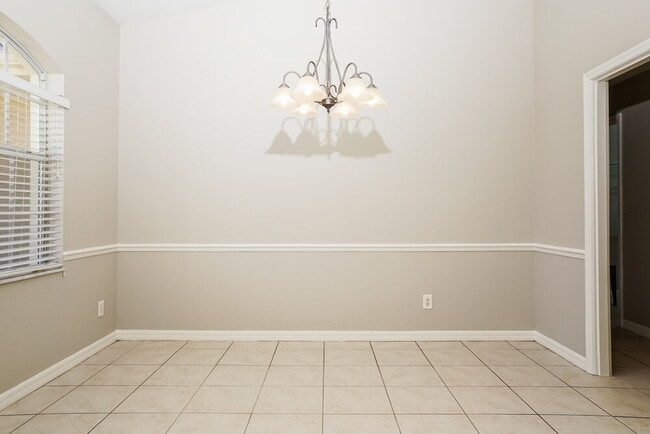 Building Photo - 1537 Maile St