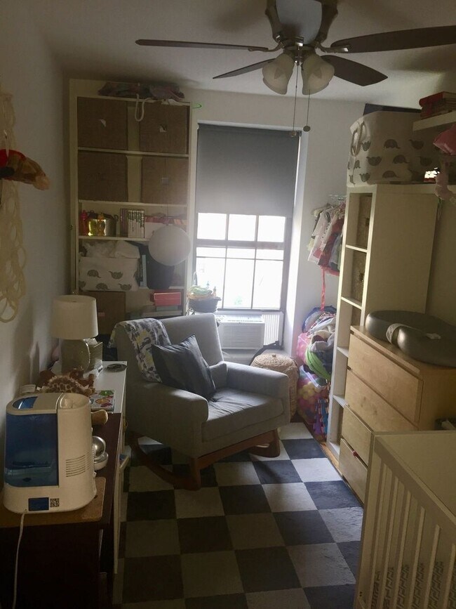 Building Photo - 78 Somers St
