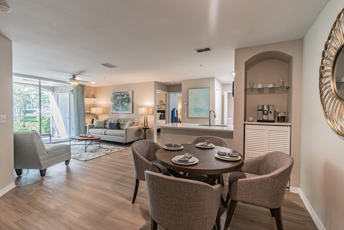 Foto principal - 1355 Bay Harbor Dr