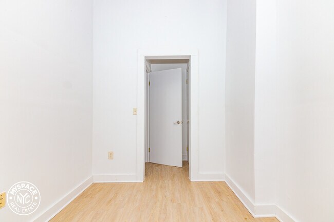 Building Photo - 804 Macon St