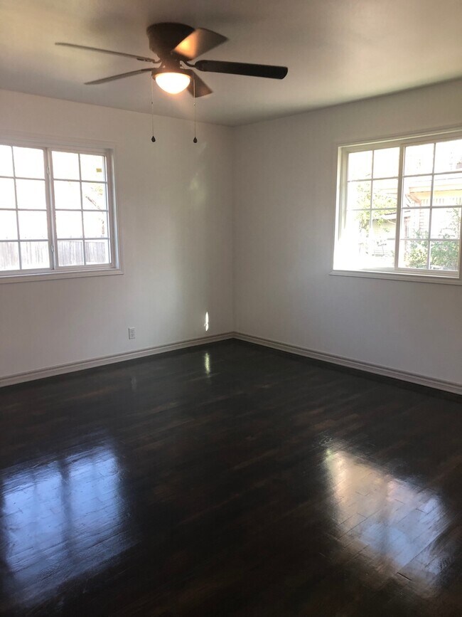 Foto del edificio - Custom Remodeled Home on a Tree lined street in Benbrook!!  Bonus Room could be game room extra l...