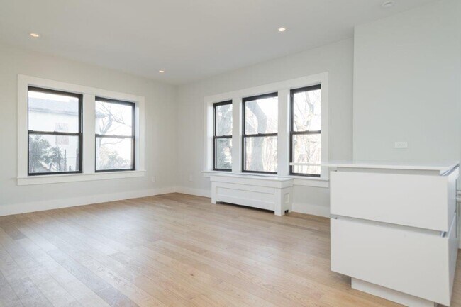 Building Photo - 129 Highland Ave