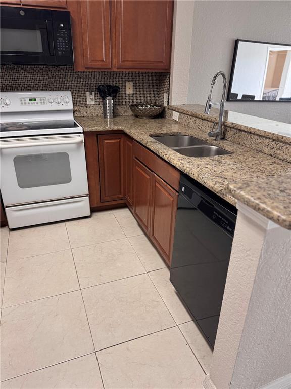 Foto del edificio - 13815 Fairway Island Dr
