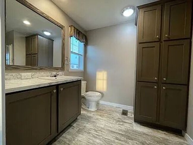 Foto del edificio - 7204 E Grand River Ave