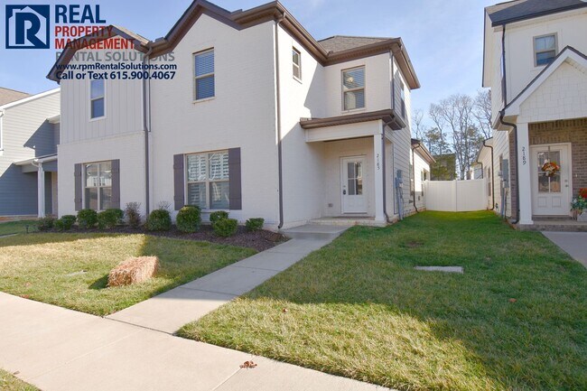 Building Photo - * PENDING* 3 bedroom 2.5 bath home with at...