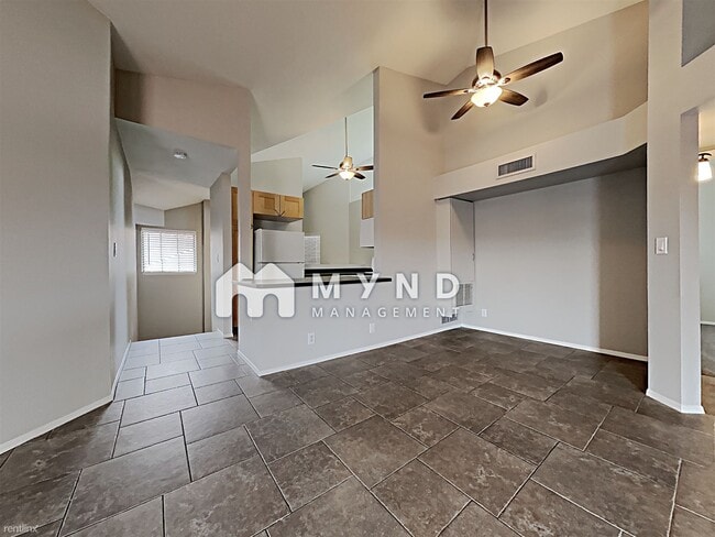 Foto del edificio - 10301 N 70th St